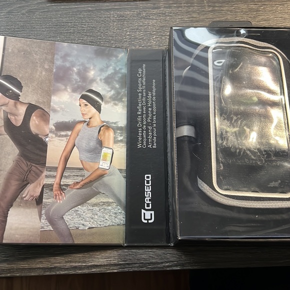 Caseco Sports Duo Cap and Armband - Phone Holder - Picture 3 of 3